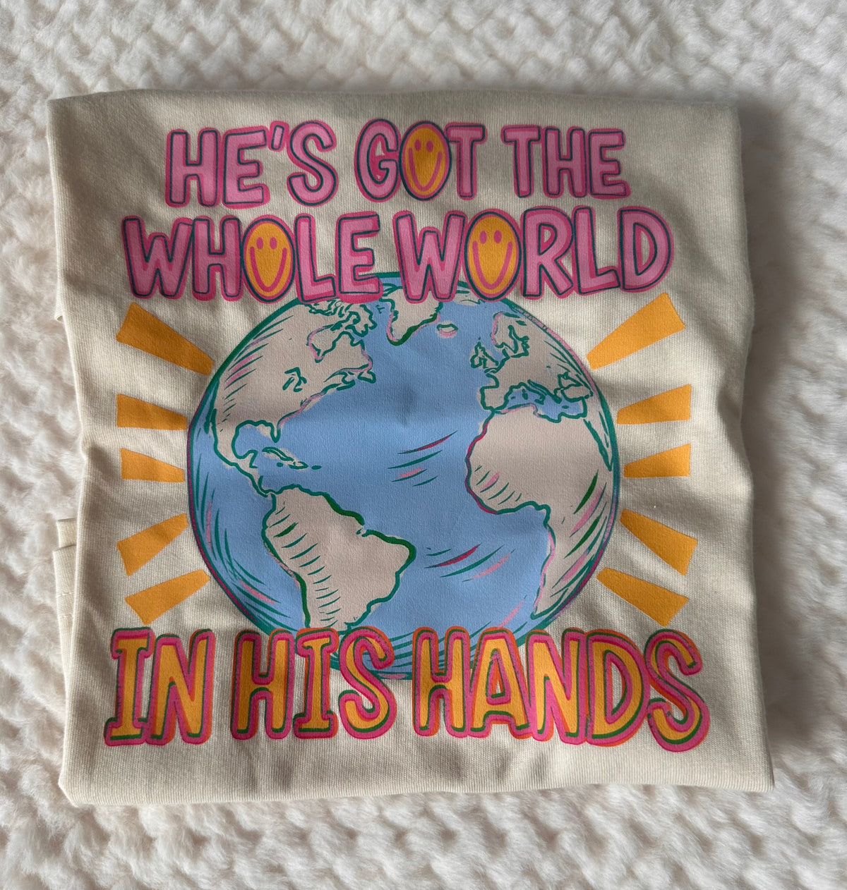 He’s got the whole world Tee (2t)